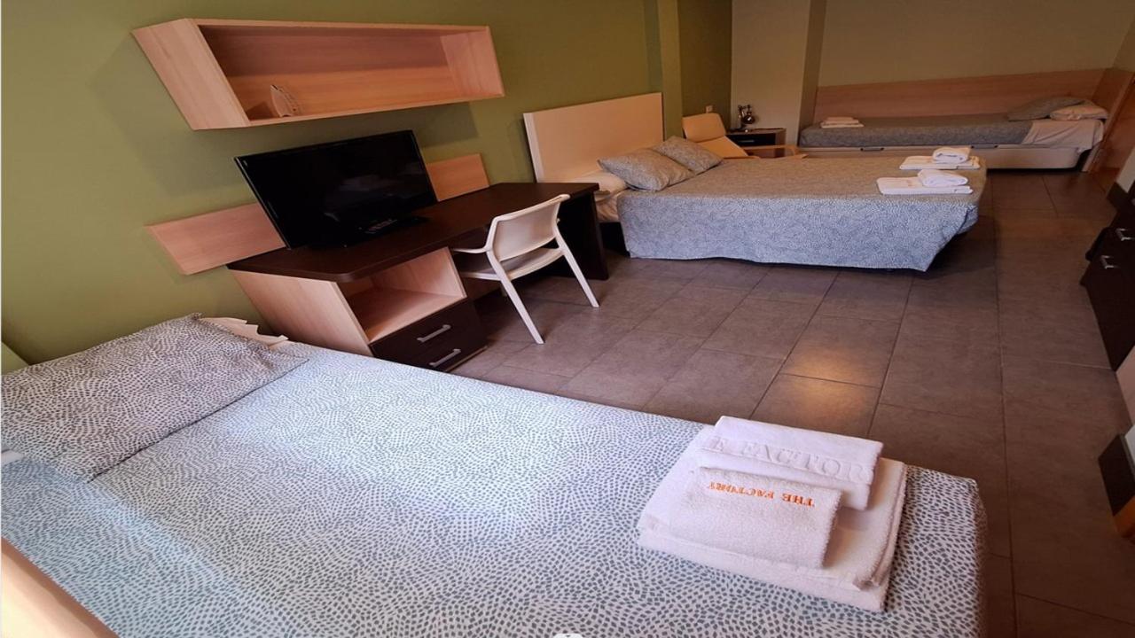 The Factory Residence Hall Segovia Eksteriør bilde