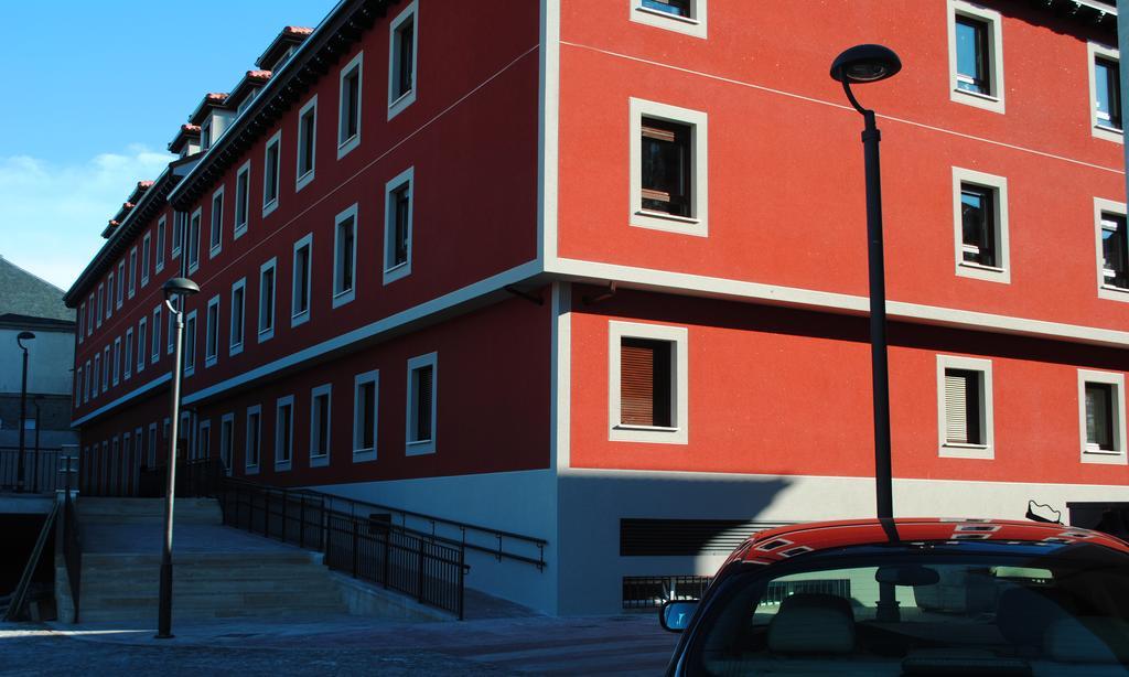 The Factory Residence Hall Segovia Eksteriør bilde