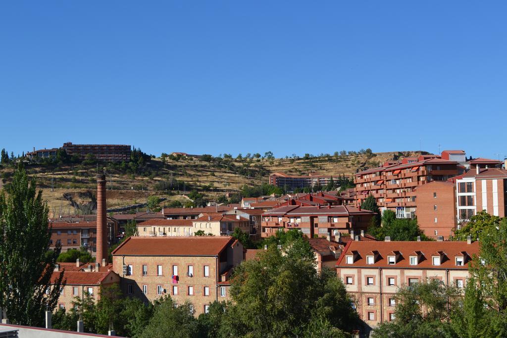 The Factory Residence Hall Segovia Eksteriør bilde
