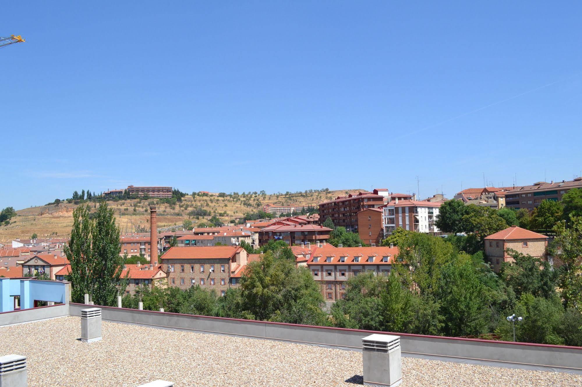 The Factory Residence Hall Segovia Eksteriør bilde