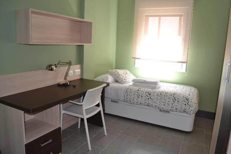 The Factory Residence Hall Segovia Eksteriør bilde